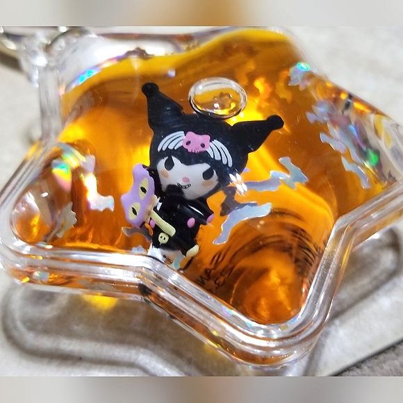 Sanrio Tsunameez Halloween Kuromi With Axe Glitter Shaker Keychain - Picture 1 of 2